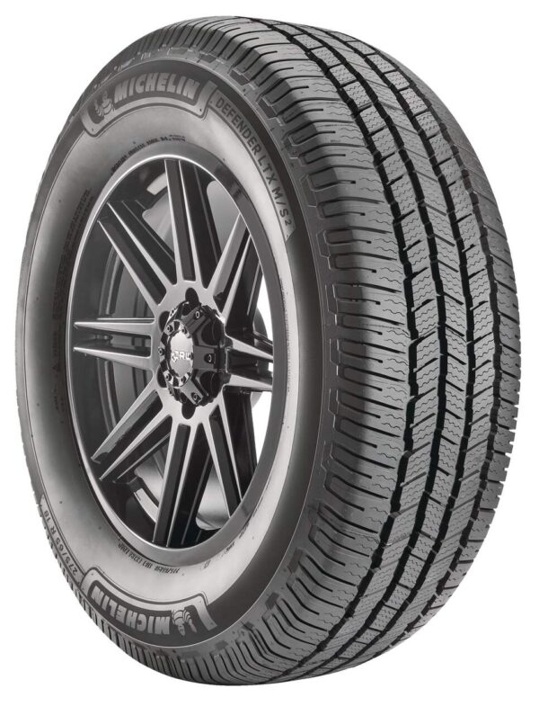 Pneu toute saison Michelin Defender LTX M/S 2 pour camions et VUS – Image 2
