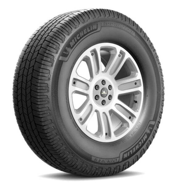 Pneu toute saison Michelin Defender LTX M/S 2 pour camions et VUS – Image 5