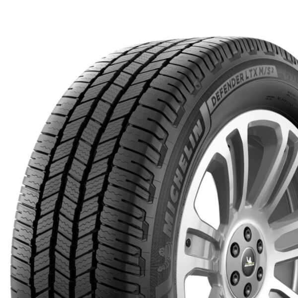 Pneu toute saison Michelin Defender LTX M/S 2 pour camions et VUS – Image 8