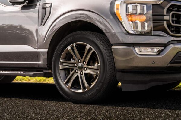 Pneu toute saison Michelin Defender LTX M/S 2 pour camions et VUS – Image 10