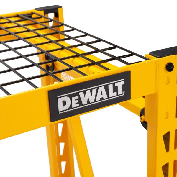 Unité de stockage/étagère en fil métallique robuste à 3 tablettes réglables DeWALT 41590, 48 x 18 x 50 po, jaune – Image 4
