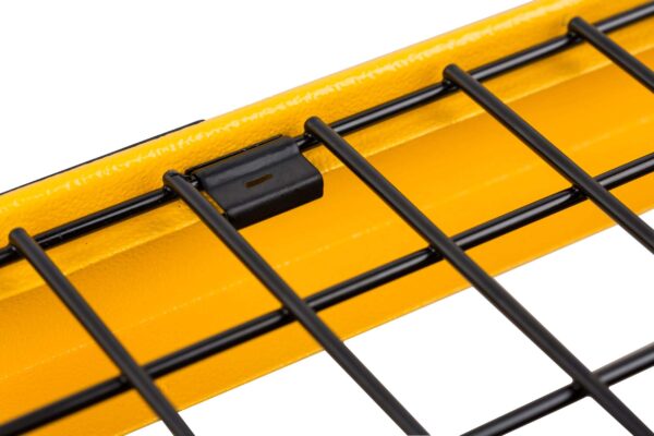 Unité de stockage/étagère en fil métallique robuste à 3 tablettes réglables DeWALT 41590, 48 x 18 x 50 po, jaune – Image 6