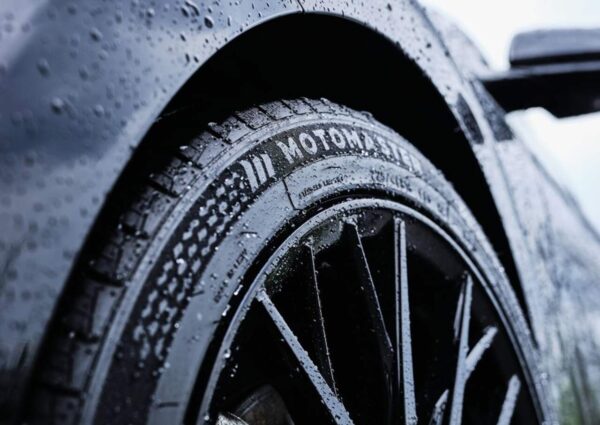 Pneu MotoMaster Hydra Edge pour passager – Image 6