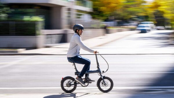 Vélo électrique 36 V iZip Polo avec batterie intégrée au cadre et affichage DEL, roues de 16 po, bleu – Image 10