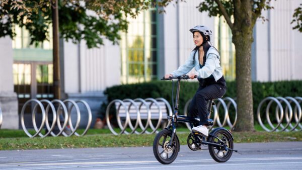 Vélo électrique 36 V iZip Polo avec batterie intégrée au cadre et affichage DEL, roues de 16 po, bleu – Image 13