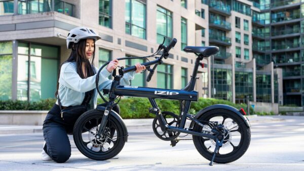 Vélo électrique 36 V iZip Polo avec batterie intégrée au cadre et affichage DEL, roues de 16 po, bleu – Image 8
