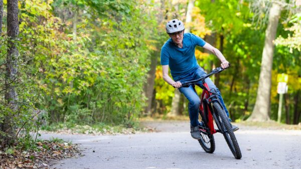 Vélo électrique tout-terrain Stratus X-Trail 36V avec écran DEL, roue de 27,5 po, rouge – Image 12