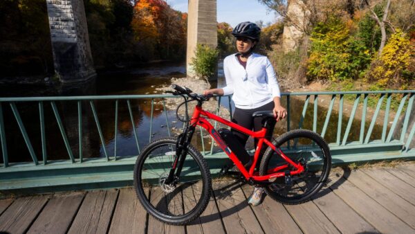Vélo électrique tout-terrain Stratus X-Trail 36V avec écran DEL, roue de 27,5 po, rouge – Image 9